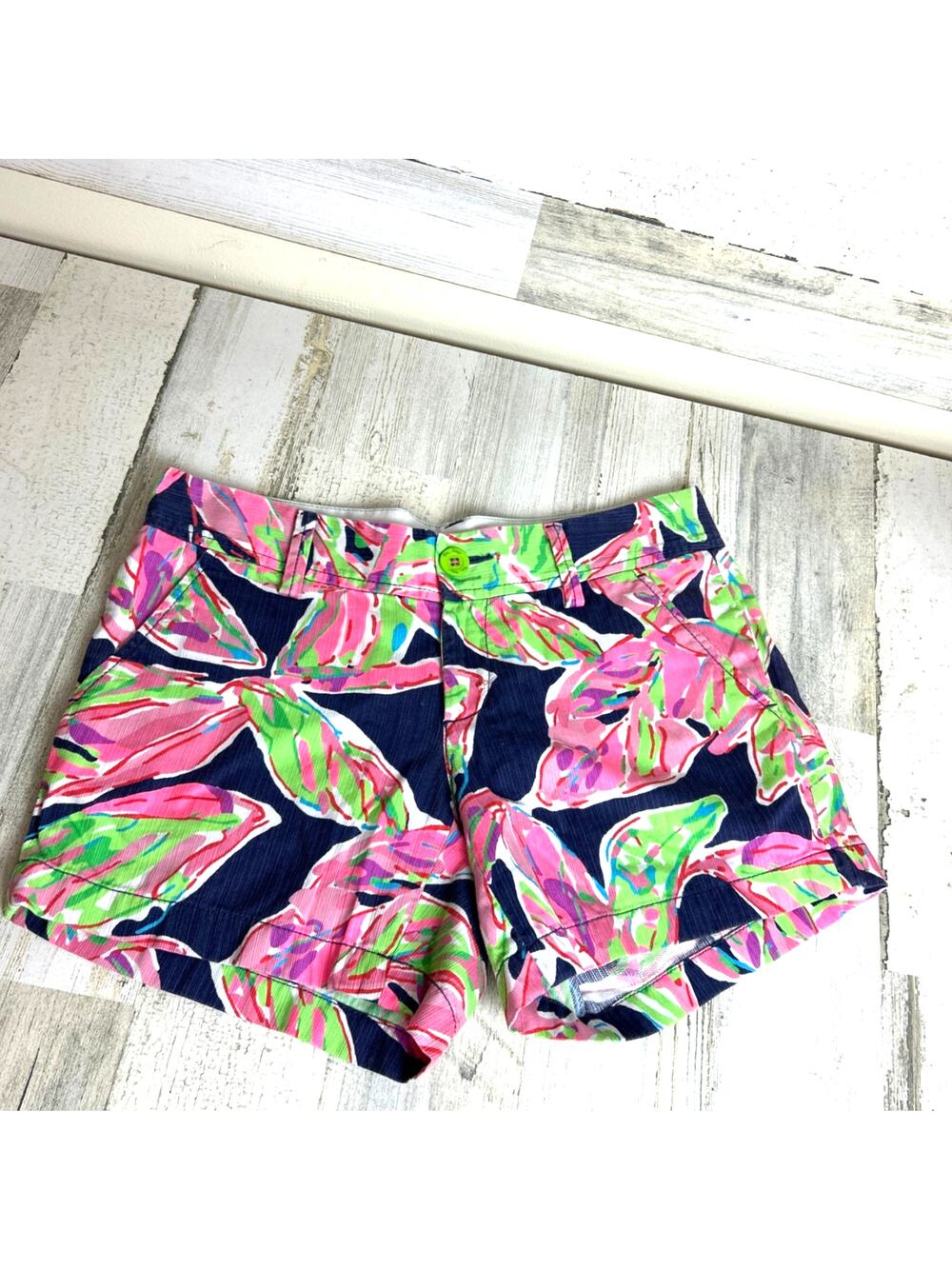 Lilly Pulitzer Womens 2 Callahan Navy Blue Pink floral Summer Shorts Designer
